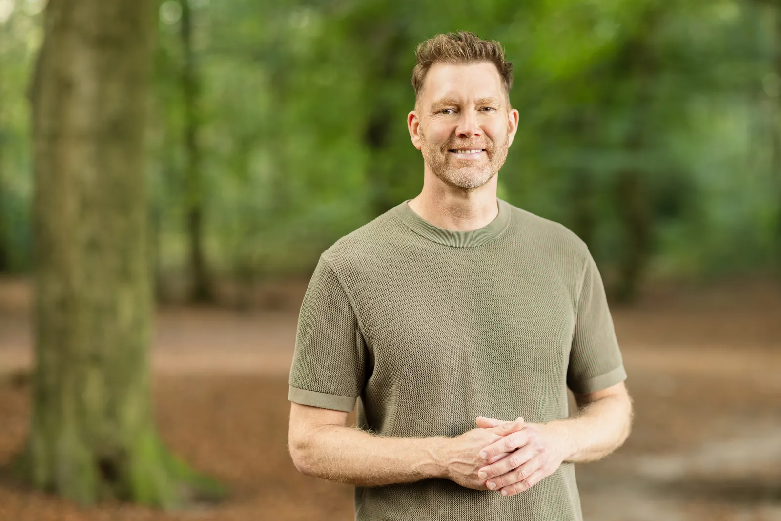 Portret van Sipke Jan Bousema in het bos
